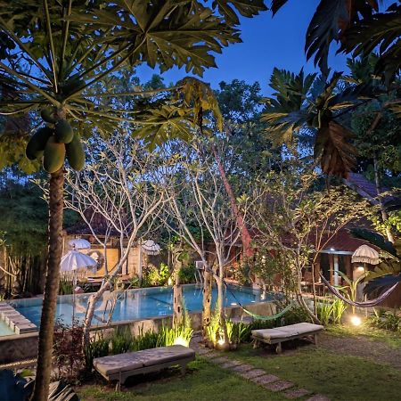 Astuti Gallery Homestay Джокякарта Екстериор снимка