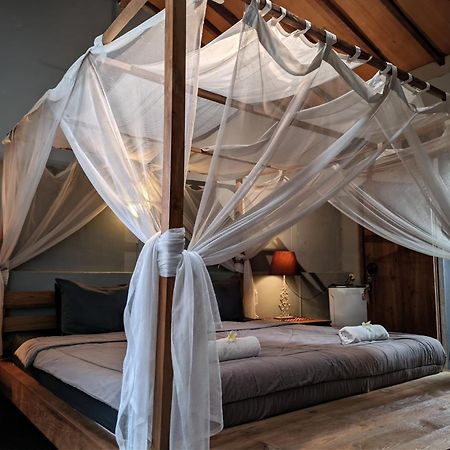 Astuti Gallery Homestay Джокякарта Екстериор снимка