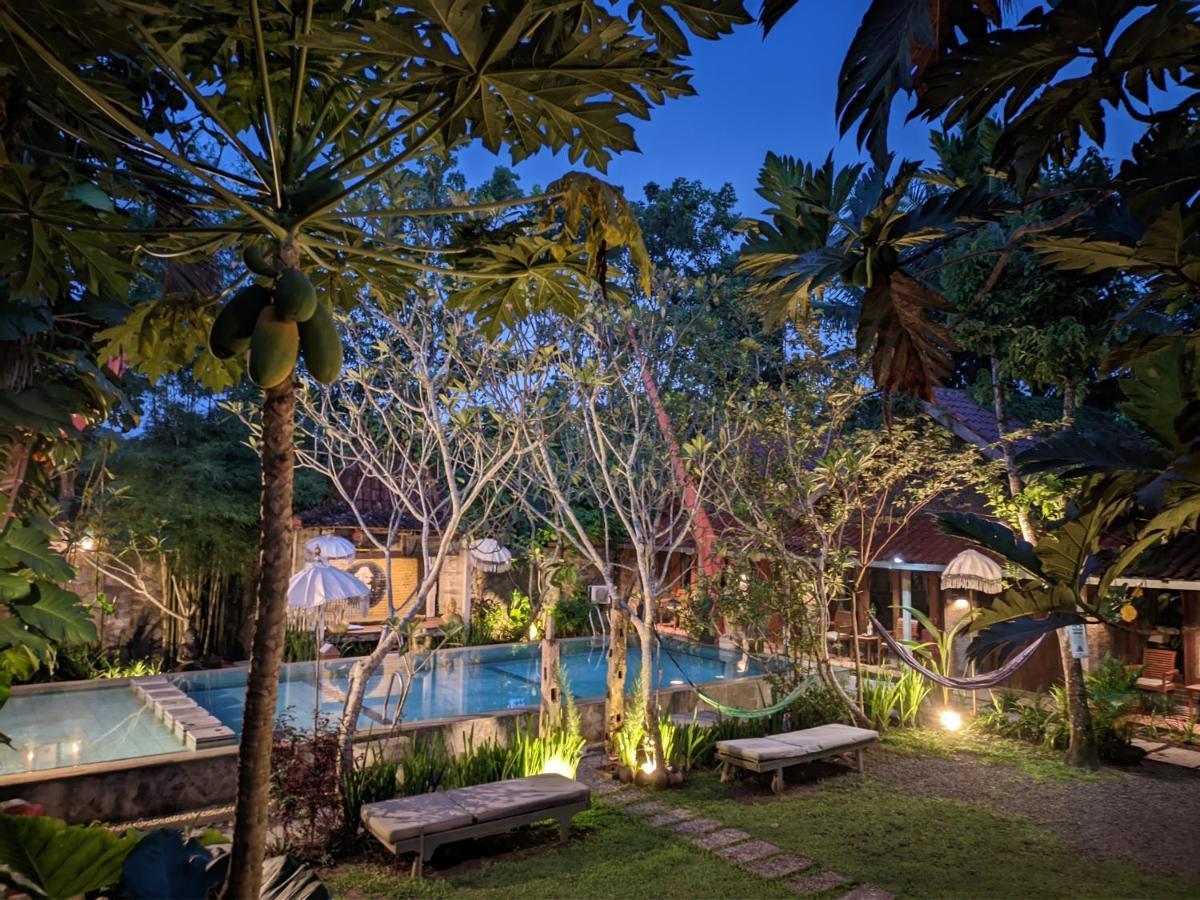 Astuti Gallery Homestay Джокякарта Екстериор снимка