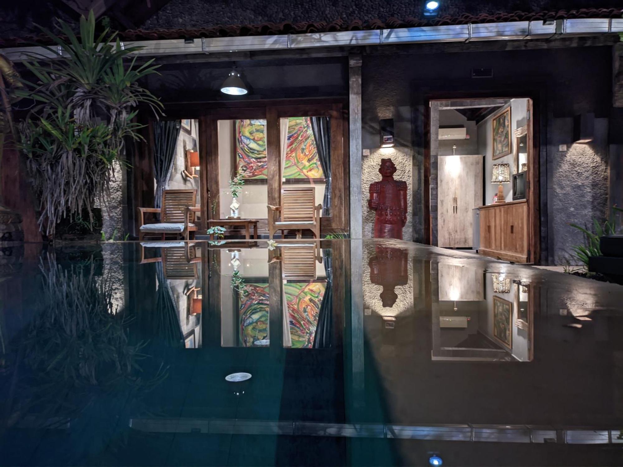 Astuti Gallery Homestay Джокякарта Екстериор снимка