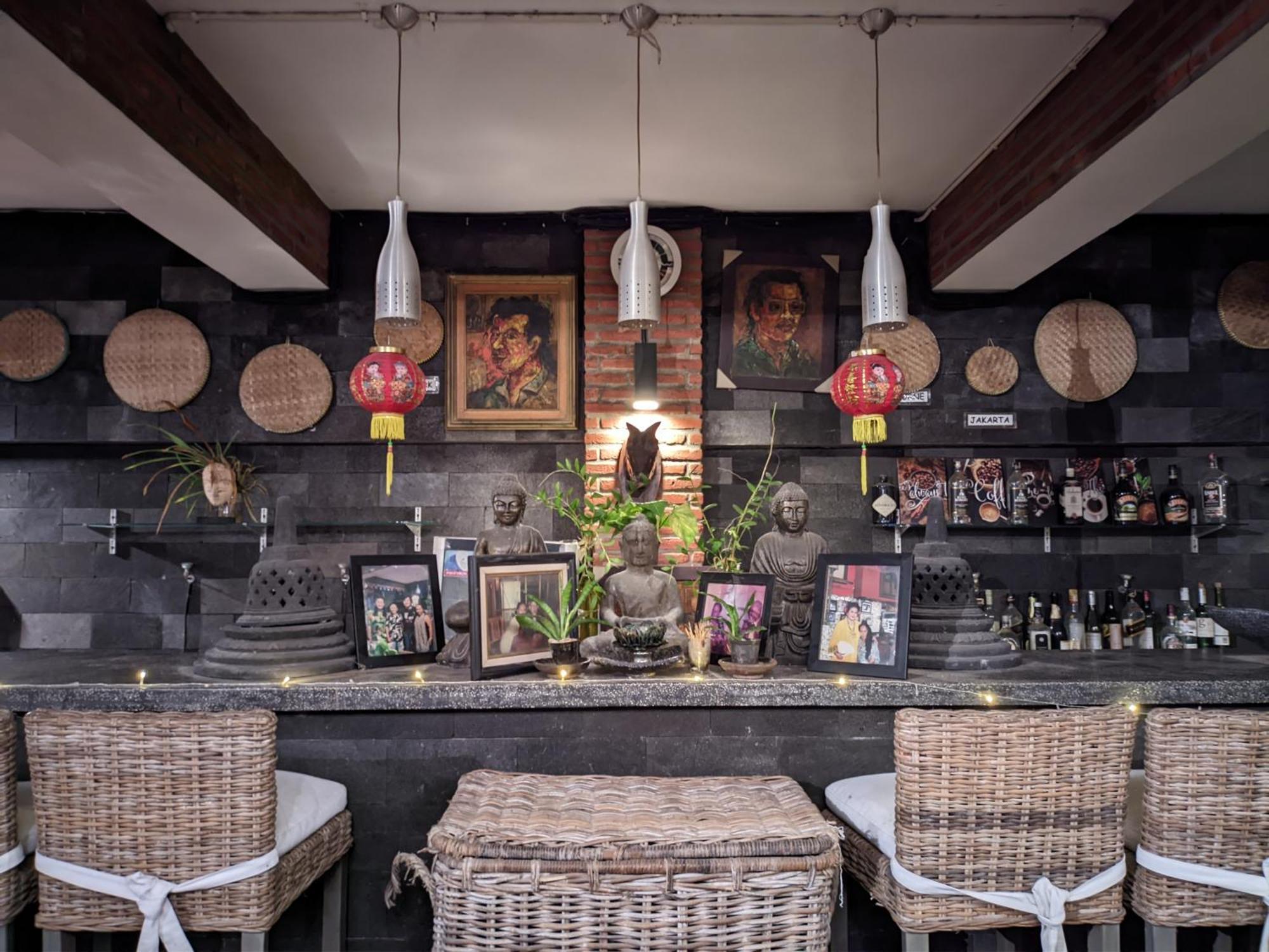 Astuti Gallery Homestay Джокякарта Екстериор снимка