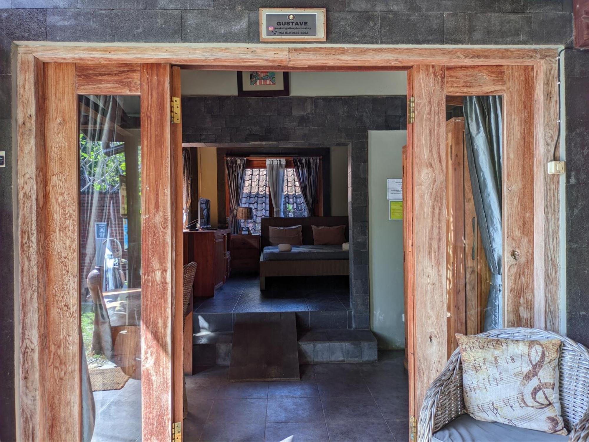 Astuti Gallery Homestay Джокякарта Екстериор снимка