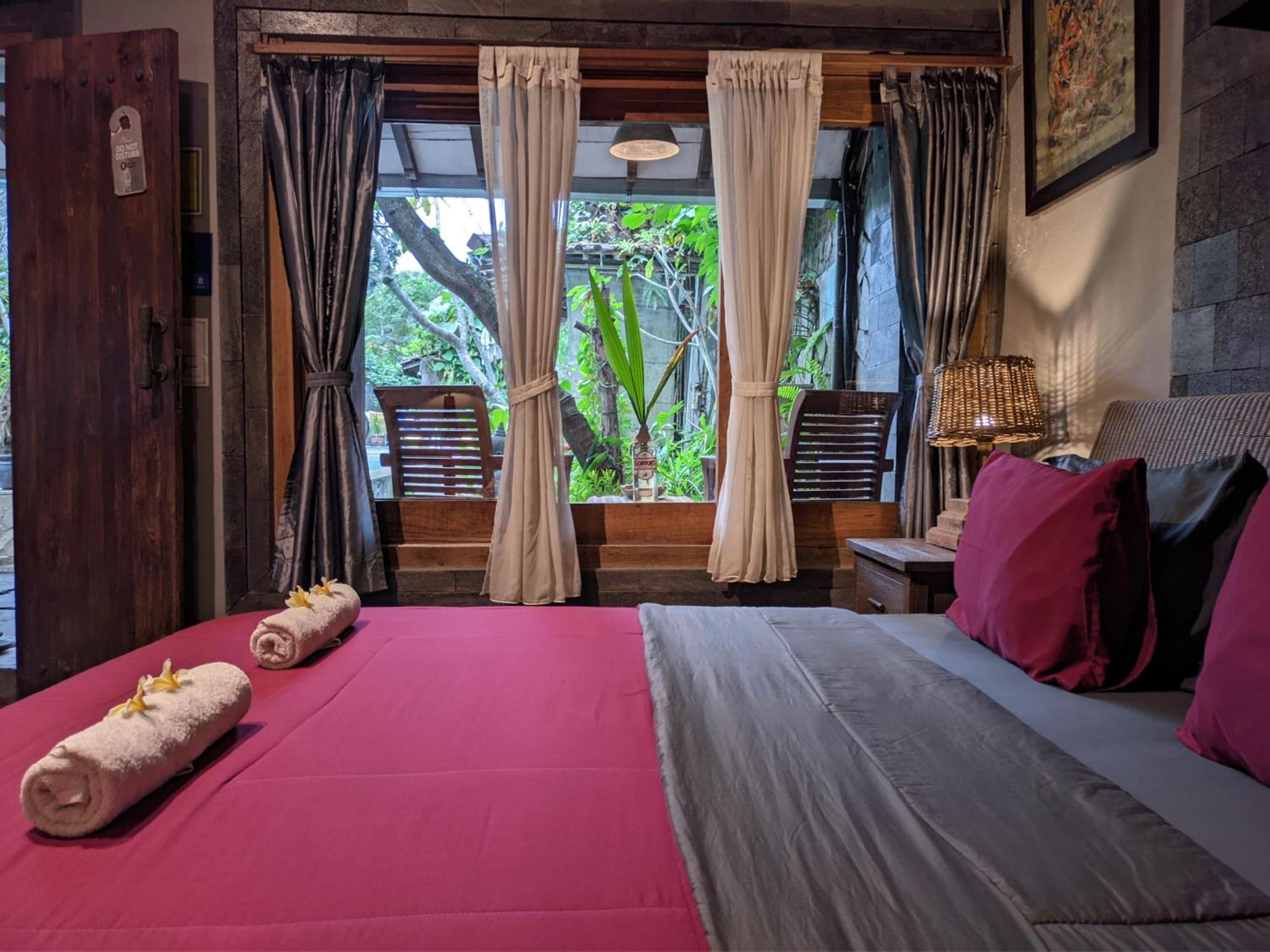 Astuti Gallery Homestay Джокякарта Екстериор снимка