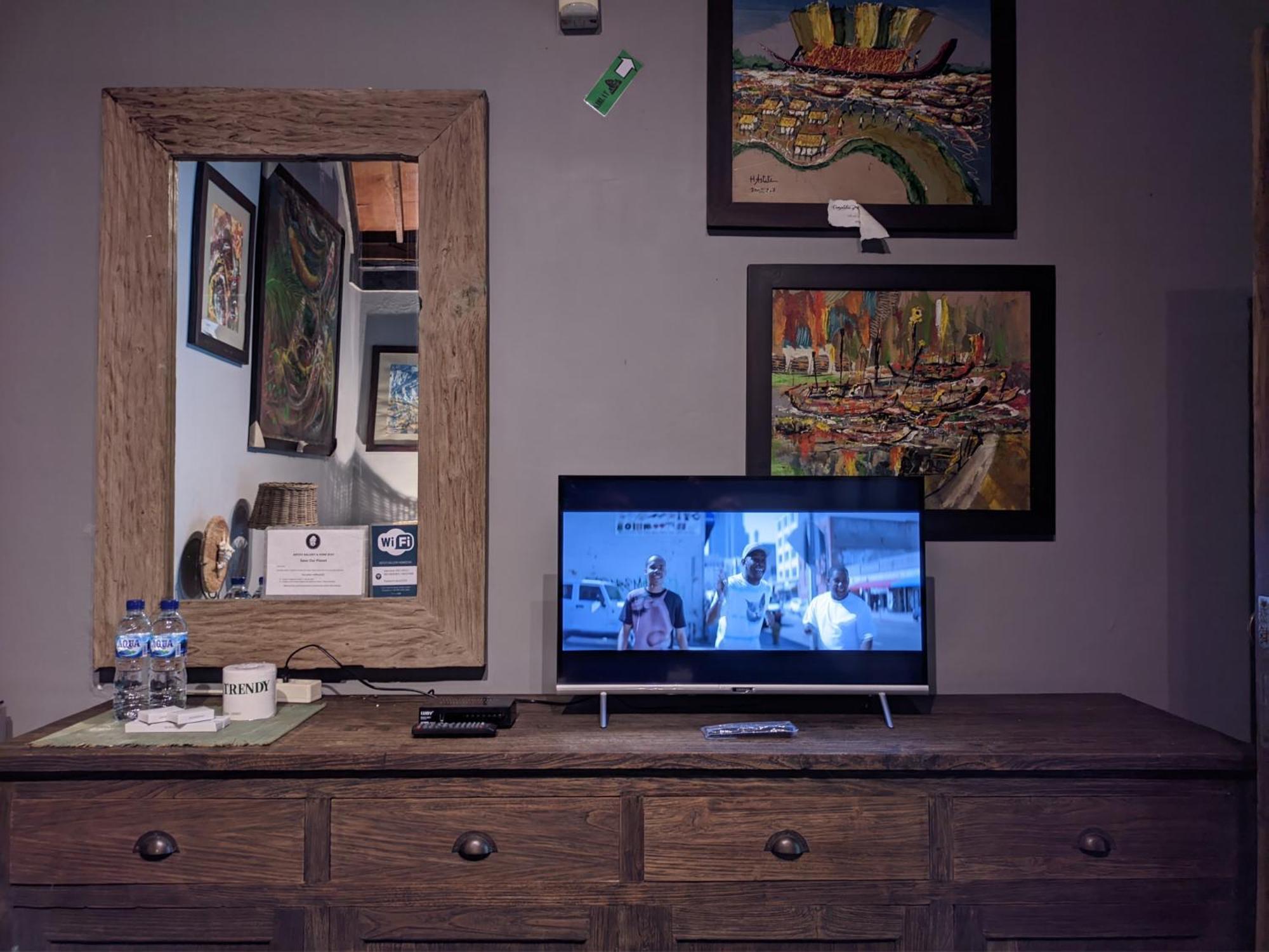 Astuti Gallery Homestay Джокякарта Екстериор снимка