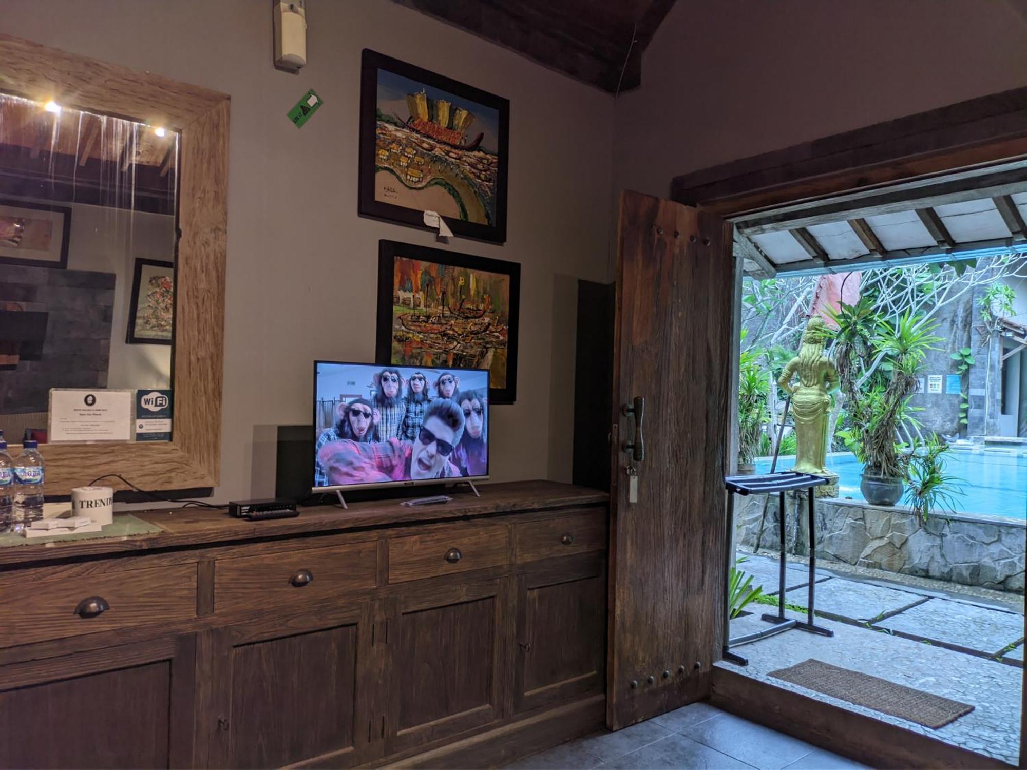 Astuti Gallery Homestay Джокякарта Екстериор снимка