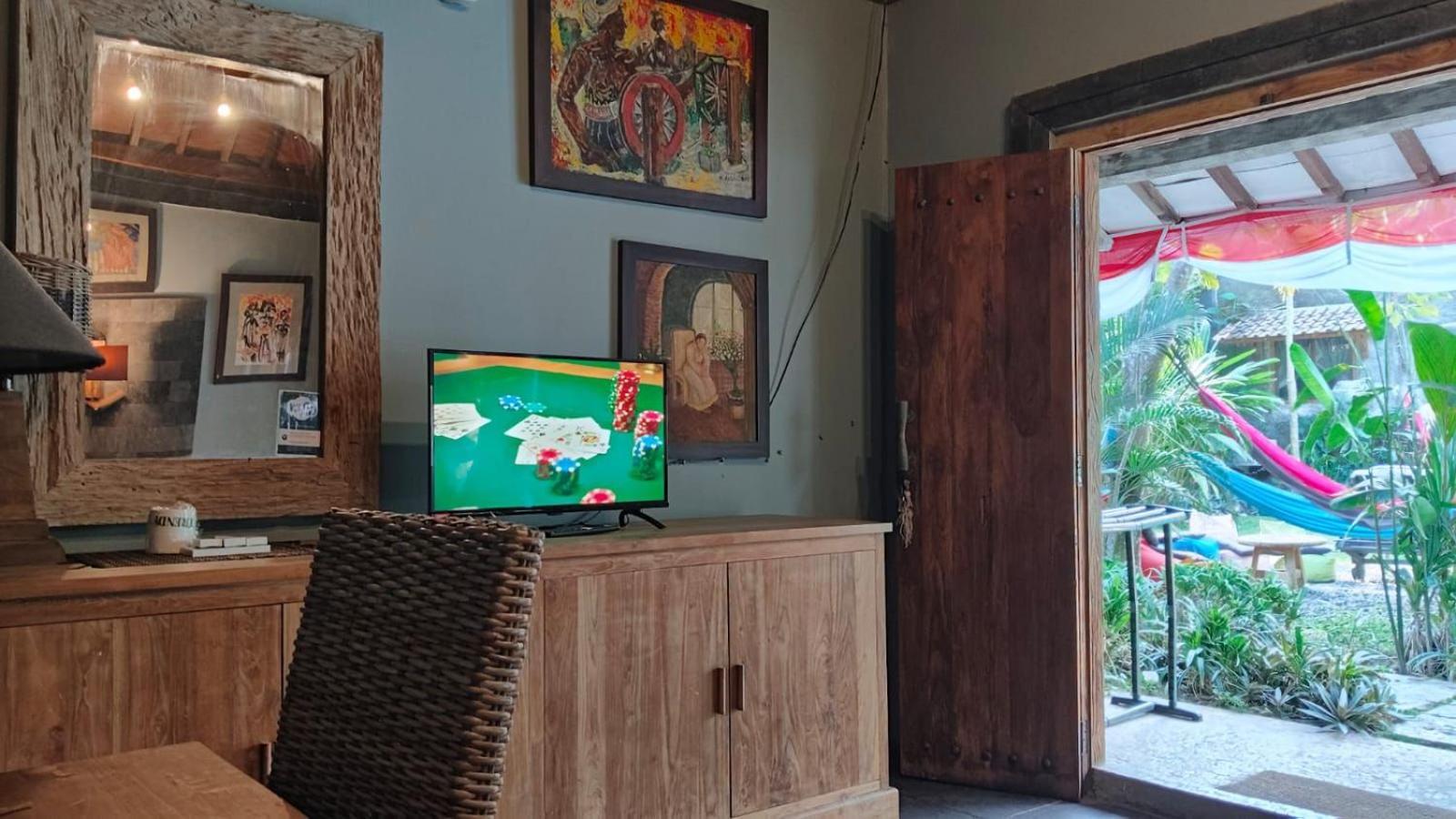 Astuti Gallery Homestay Джокякарта Екстериор снимка
