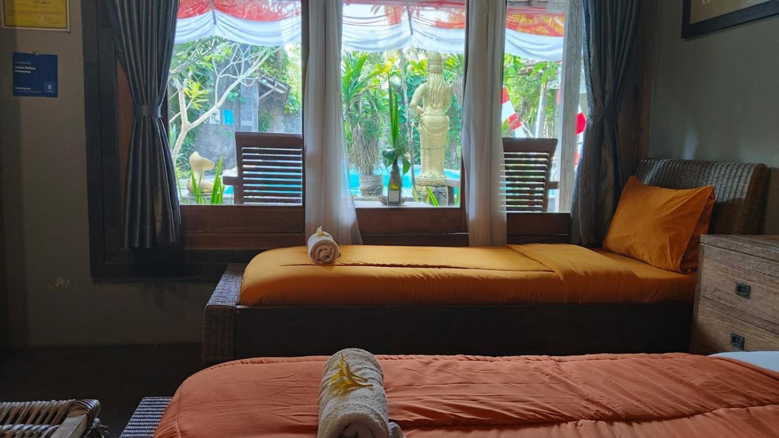 Astuti Gallery Homestay Джокякарта Екстериор снимка