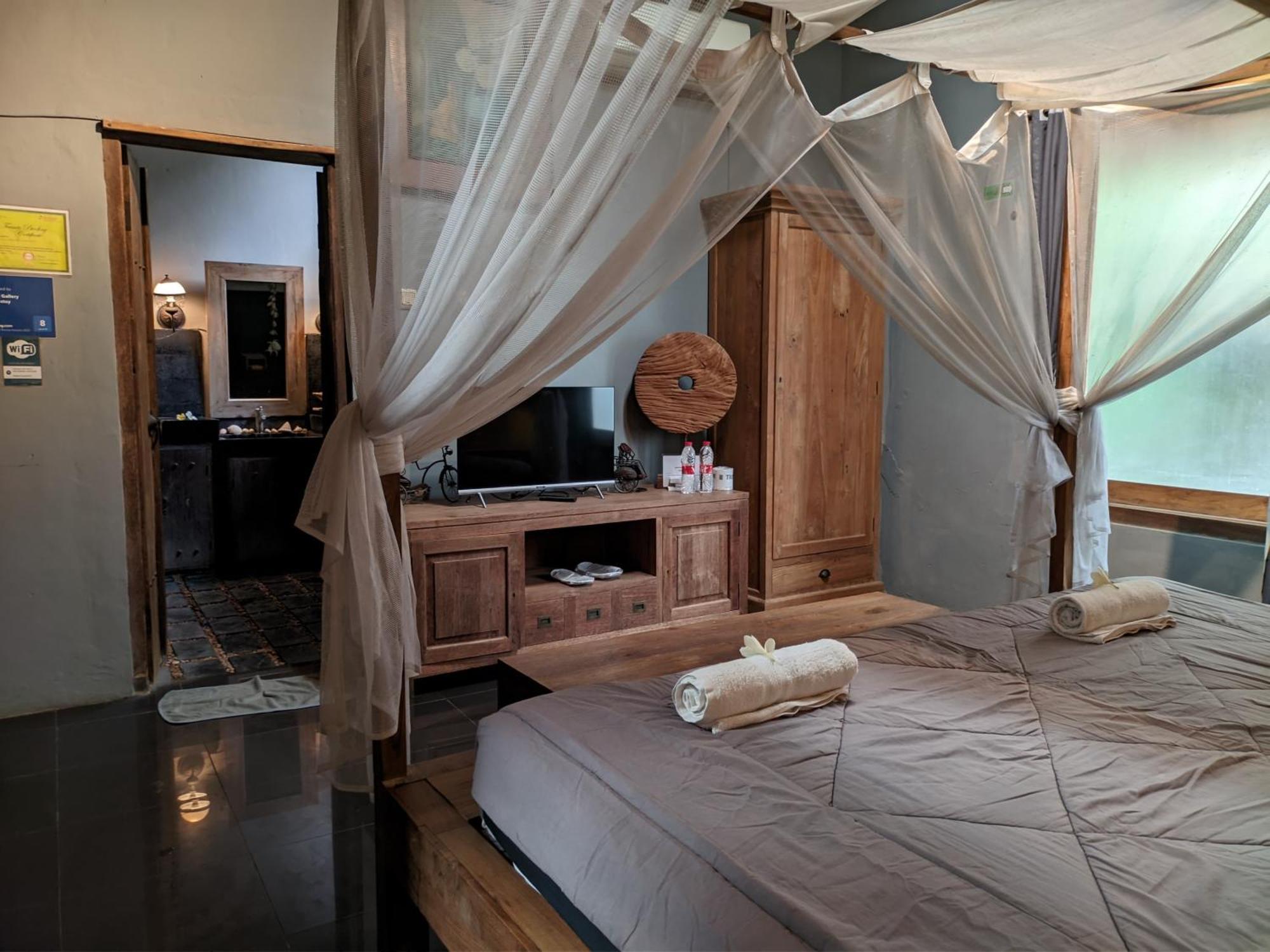 Astuti Gallery Homestay Джокякарта Екстериор снимка
